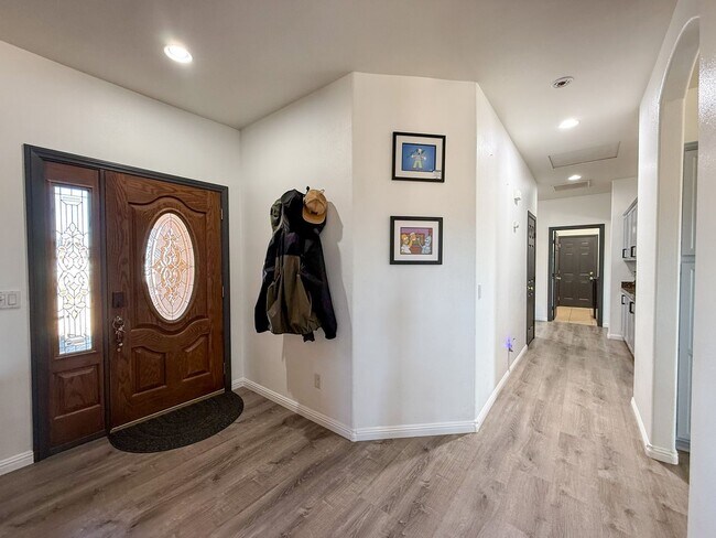 Building Photo - Beautiful Yucca Mesa Home