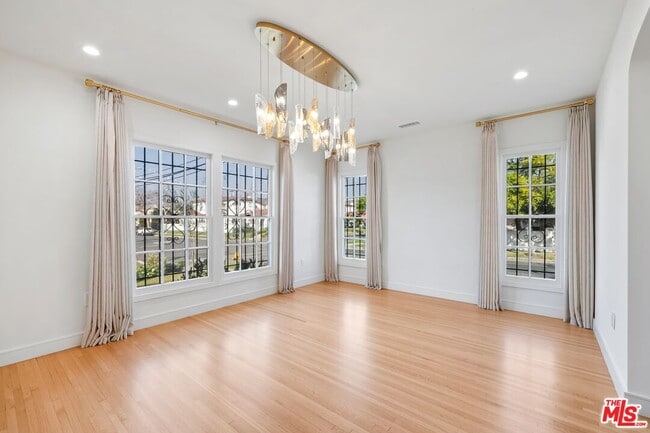 Building Photo - 200 S Formosa Ave