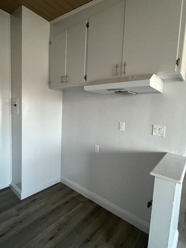 Building Photo - 1246 W 93rd St