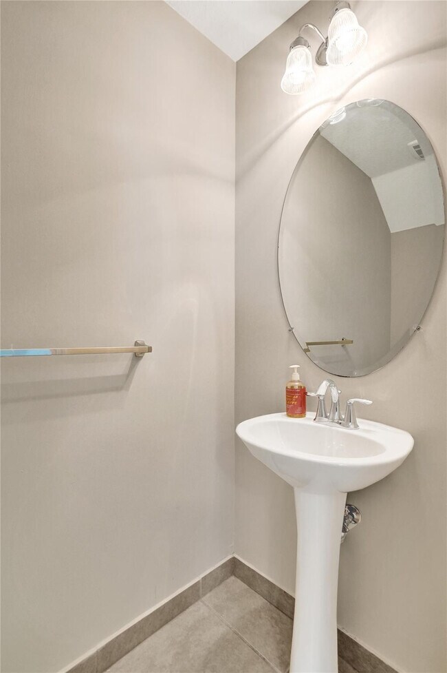 Building Photo - 11960 SW 27th Ct