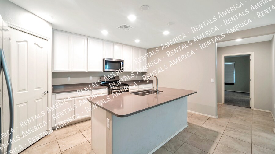 Building Photo - 4910 S River Run Dr