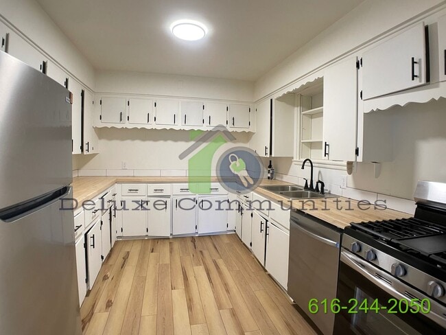 Building Photo - 4366 Prairie St SW