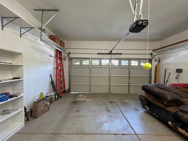 Building Photo - 7025 Sandy Souza Way