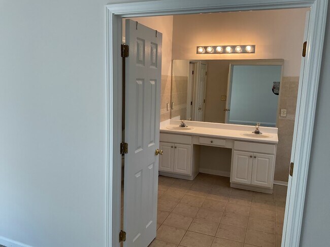 Building Photo - 919 Autumn Glen Way