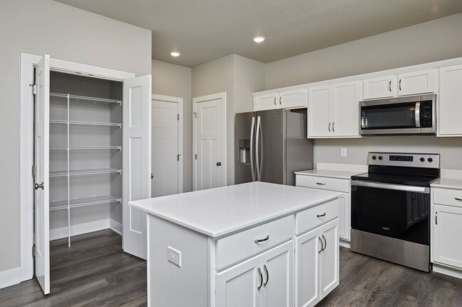 Building Photo - HOLIDAY LEASING SPECIAL!! 4 Bedroom, 3 Bathroom Home In Waukee!