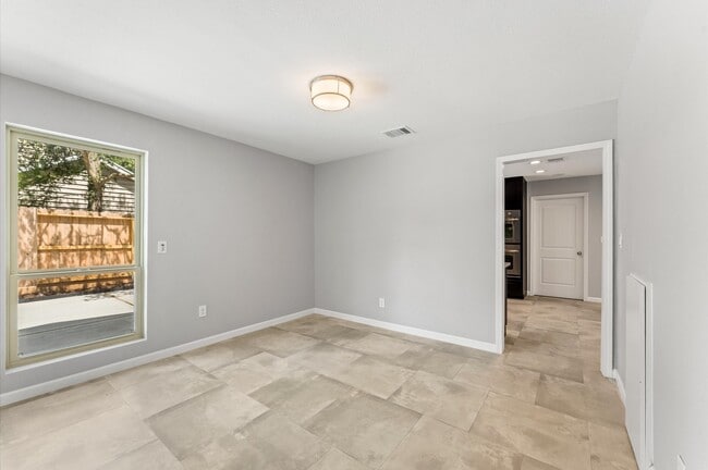 Building Photo - 10714 Deerwood Rd