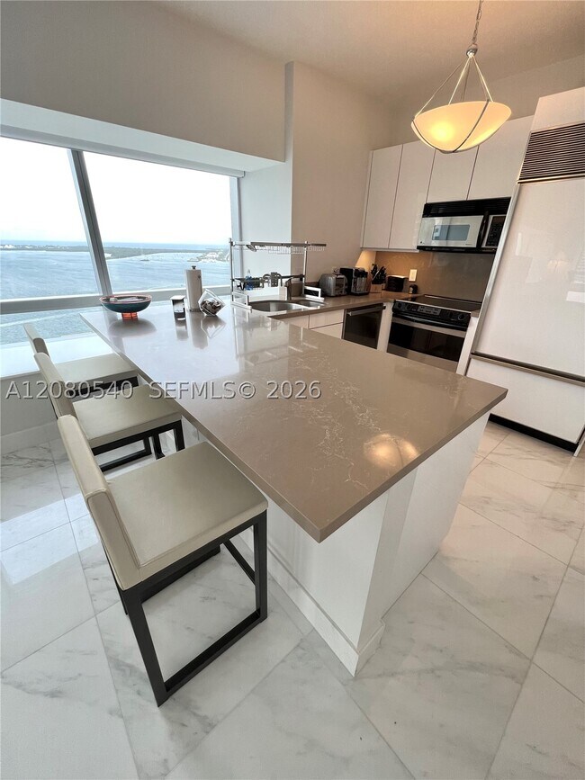 Building Photo - 1435 Brickell Ave