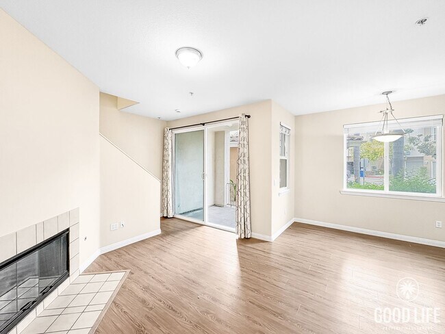 Building Photo - Beautiful 2Bd/2Ba Available In Sabre Springs