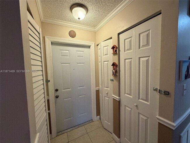 Building Photo - 2901 San Remo Cir