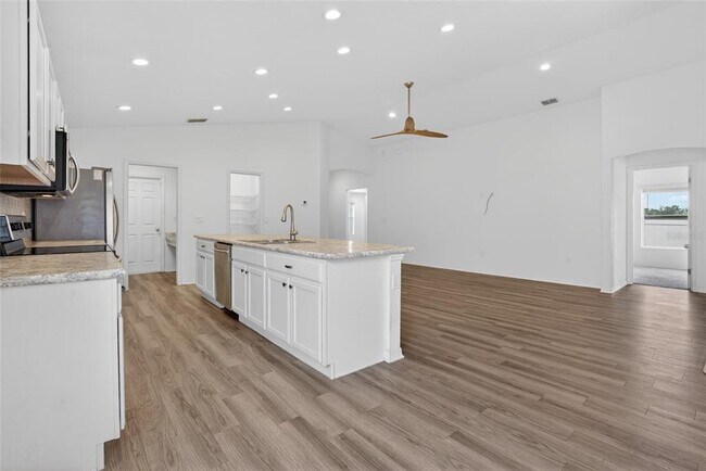 Building Photo - 522 Pentas Ln