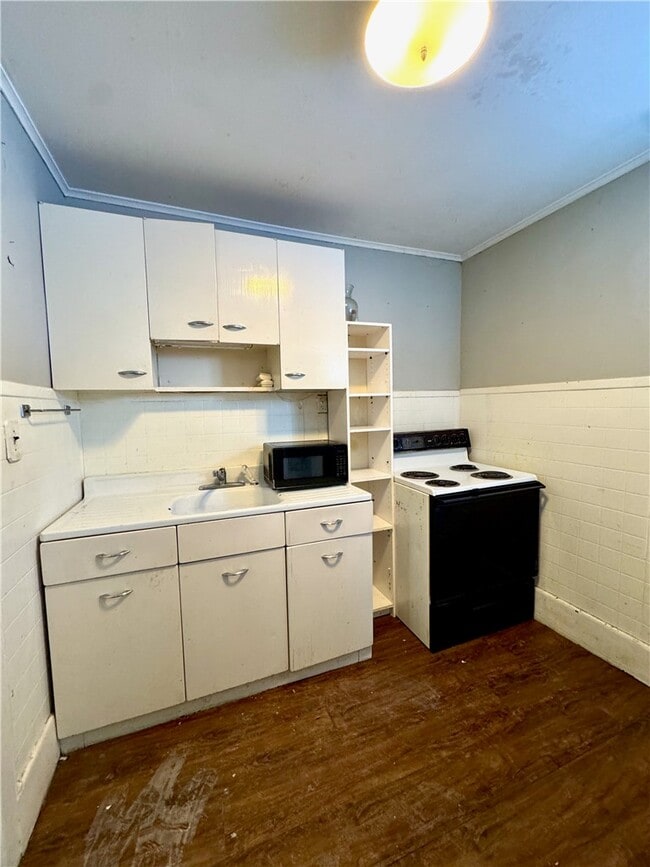 Building Photo - 49 Spruce St