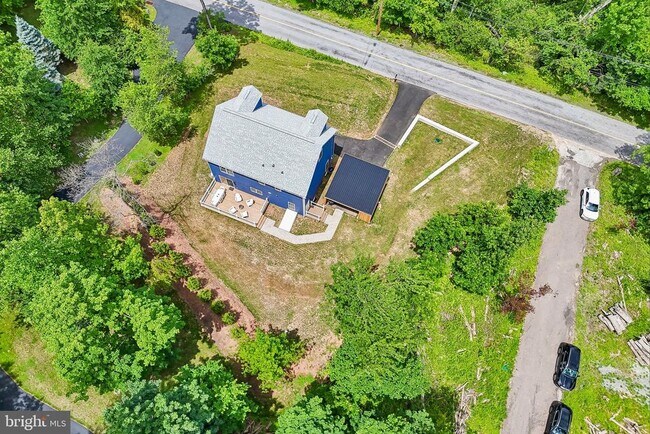 Building Photo - 40 Creek Rd