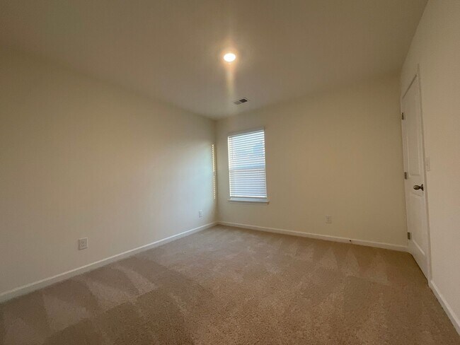 Building Photo - Nice 3 bedroom/2 bath - East Morristown