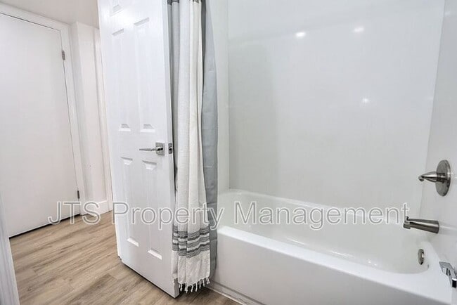 Building Photo - 10524 Croetto Way