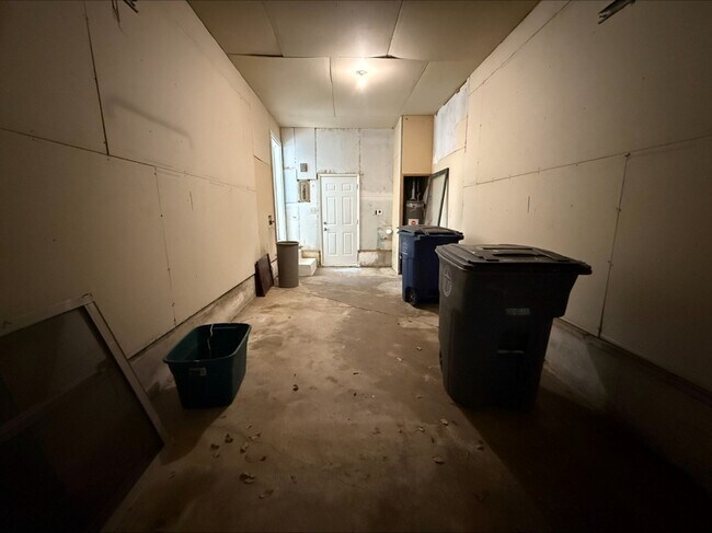 Building Photo - 1908 W 47th Pl