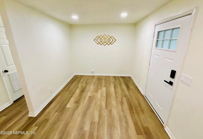 Building Photo - 18713 Charlotte Ave