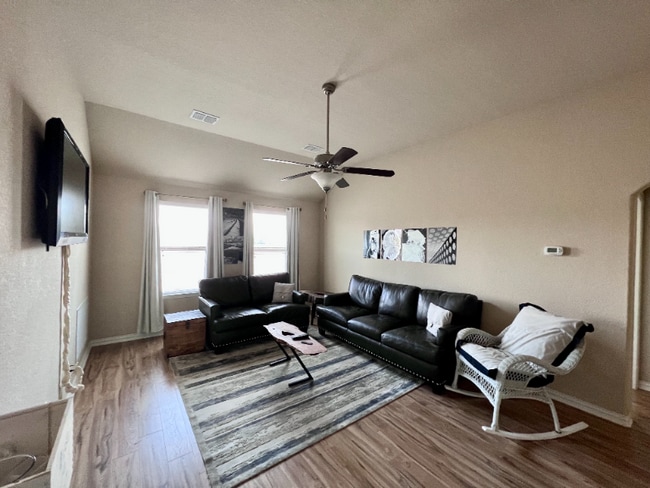 Building Photo - 820 Osage Dr