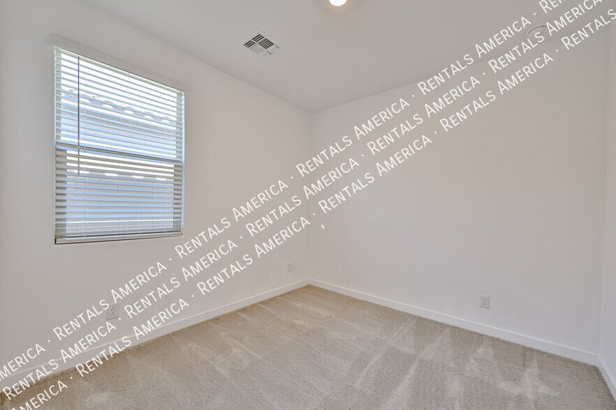 Building Photo - 1625 W la Mirada Dr