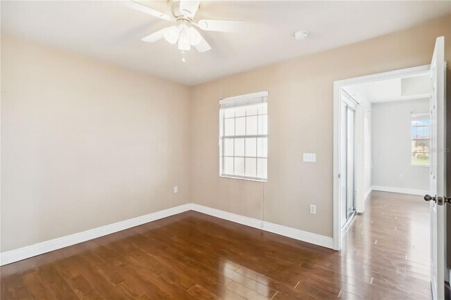 Building Photo - 1025 Villagio Cir