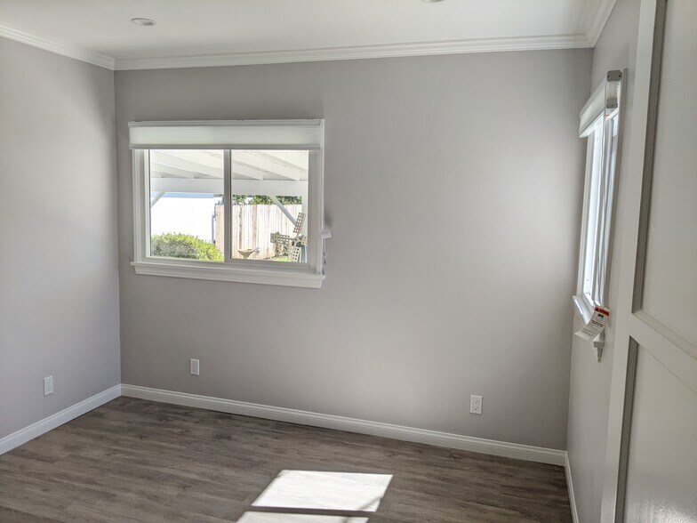 Building Photo - 5636 Cedros Ave