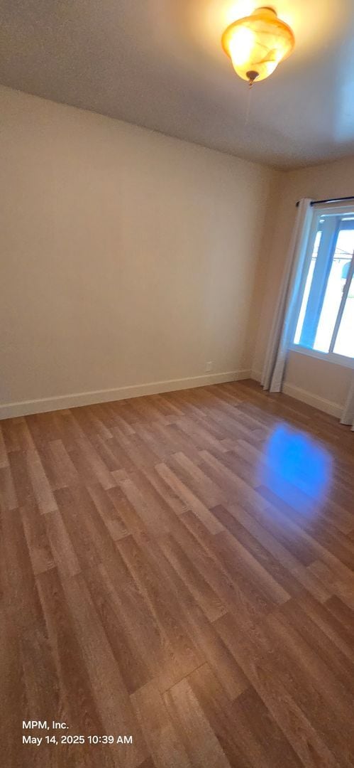 Building Photo - 4 Bedroom 2 bath home with 2 car garage, y...