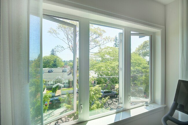 Building Photo - 5bd/3.5ba Seattle Home