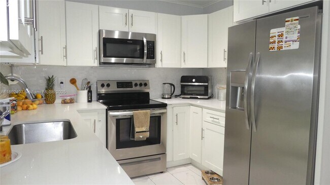 Building Photo - 3240 SW 66th Terrace