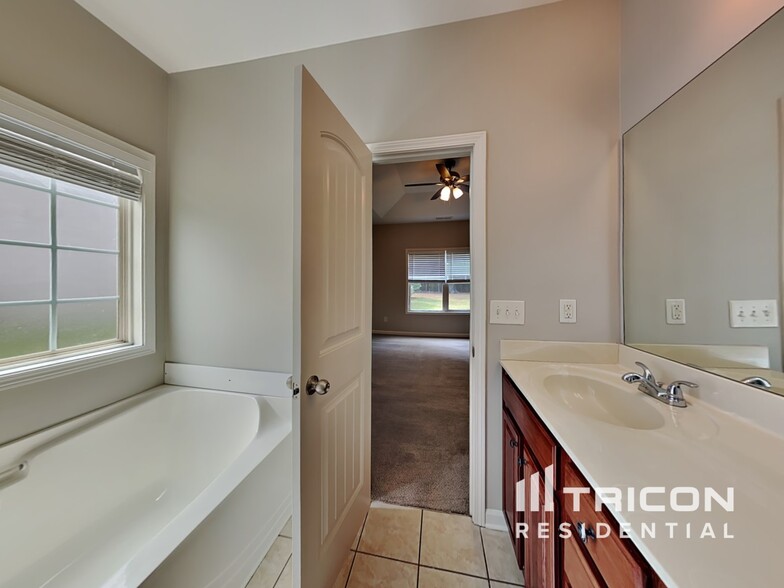 Building Photo - 56 Chimney Springs Dr SW