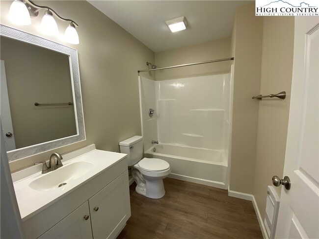 Building Photo - 237 Majestic Vine Ln