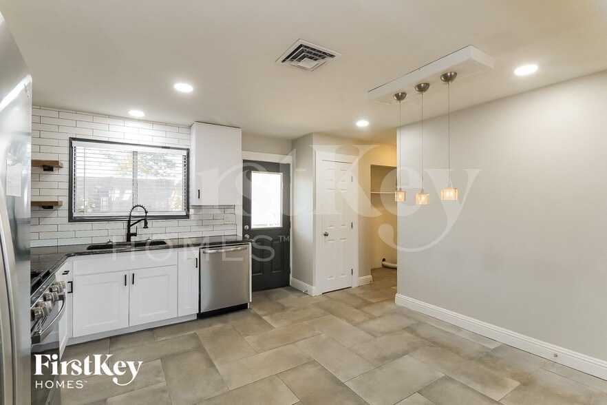 Building Photo - 12210 N Escobar Way