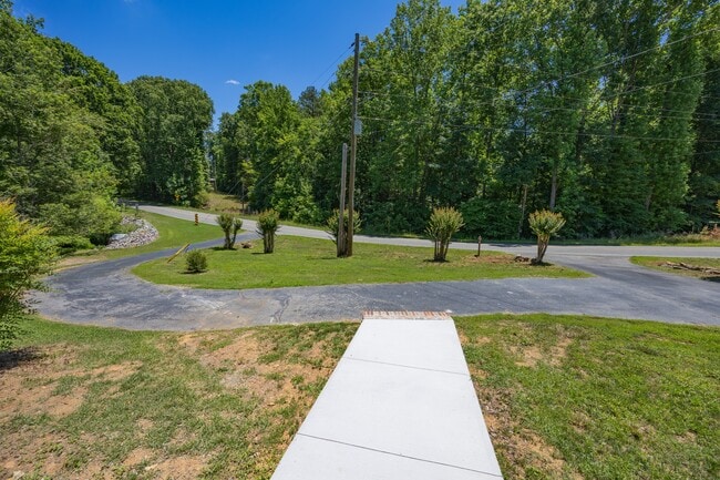 Building Photo - 2200 Danny Bell Rd