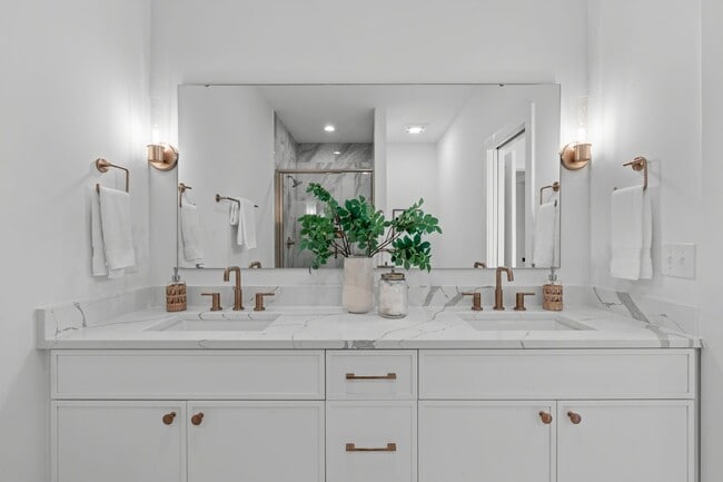 Building Photo - **OFFERING 50% OFF FIRST MONTH'S RENT, WAI...