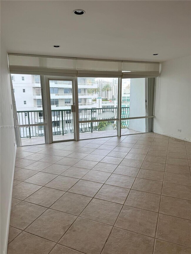 Building Photo - 1408 Brickell Bay Dr