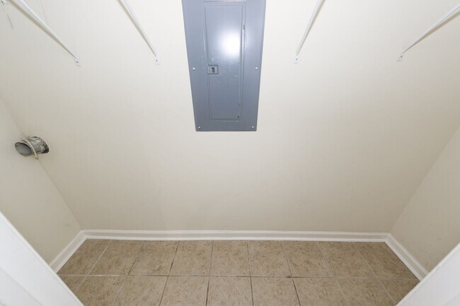 Building Photo - 2 Bedroom 1 Bath Condo in Concord West of the Ashely - West Ashley