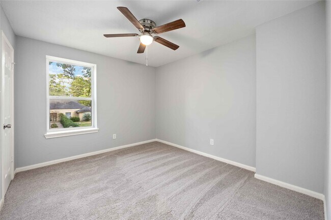 Building Photo - 3823 Fernglade Dr