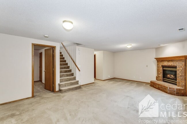Building Photo - 3 Bed 3 Bath at Douglas and Maize!