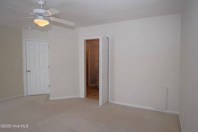 Building Photo - 2940 Mulberry Ln