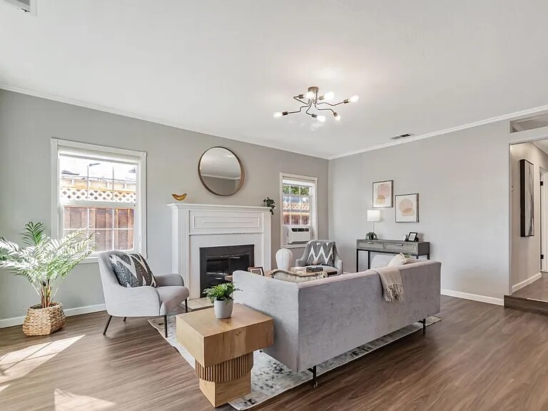 Building Photo - 2571 Los Coches Ave