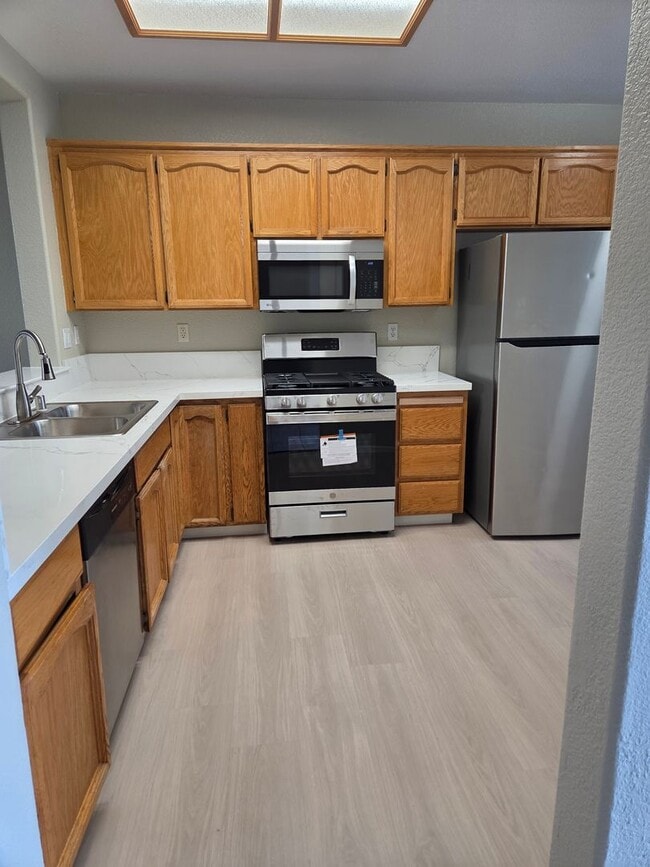 Building Photo - Cobble Hills Community - 3 Bdrm, 2 Bath