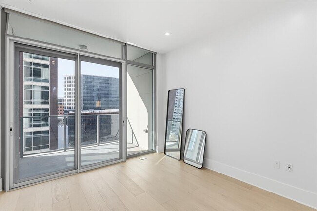 Building Photo - 501 West Ave