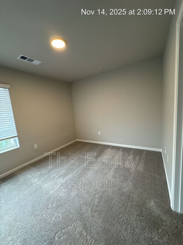 Building Photo - 410 S Summit St