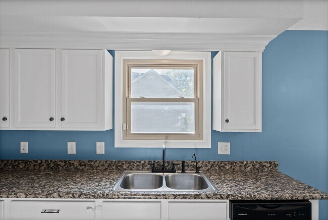 Building Photo - 3469 Bradfield Dr