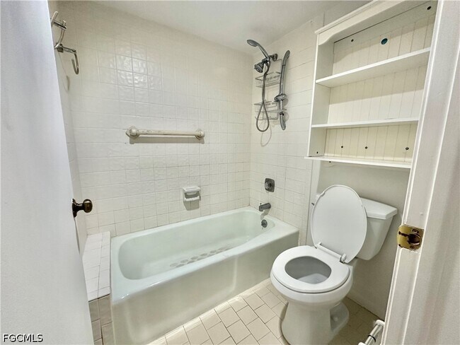 Building Photo - 209 Pinebrook Dr