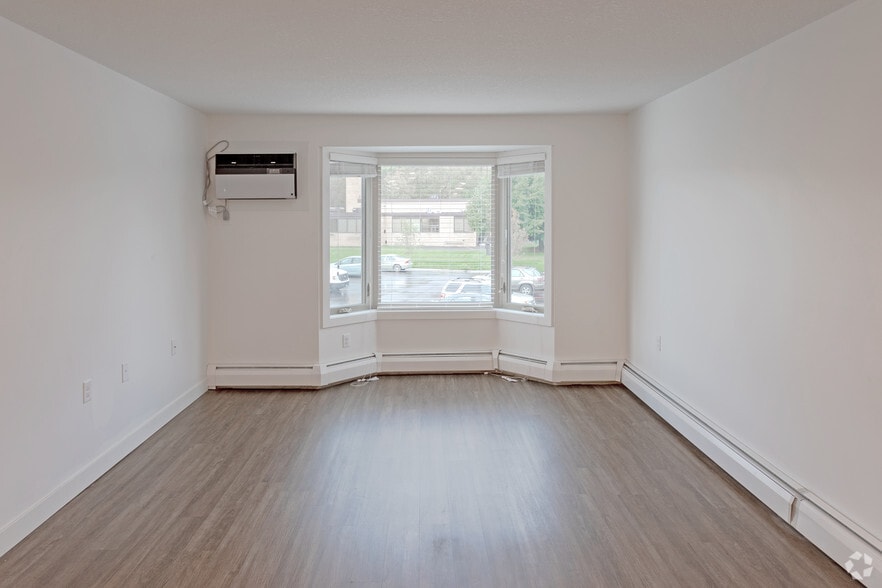 1BR, 1BA - 660 SF - The Markham