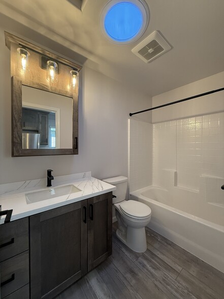 Building Photo - 1660 Ascent Pl