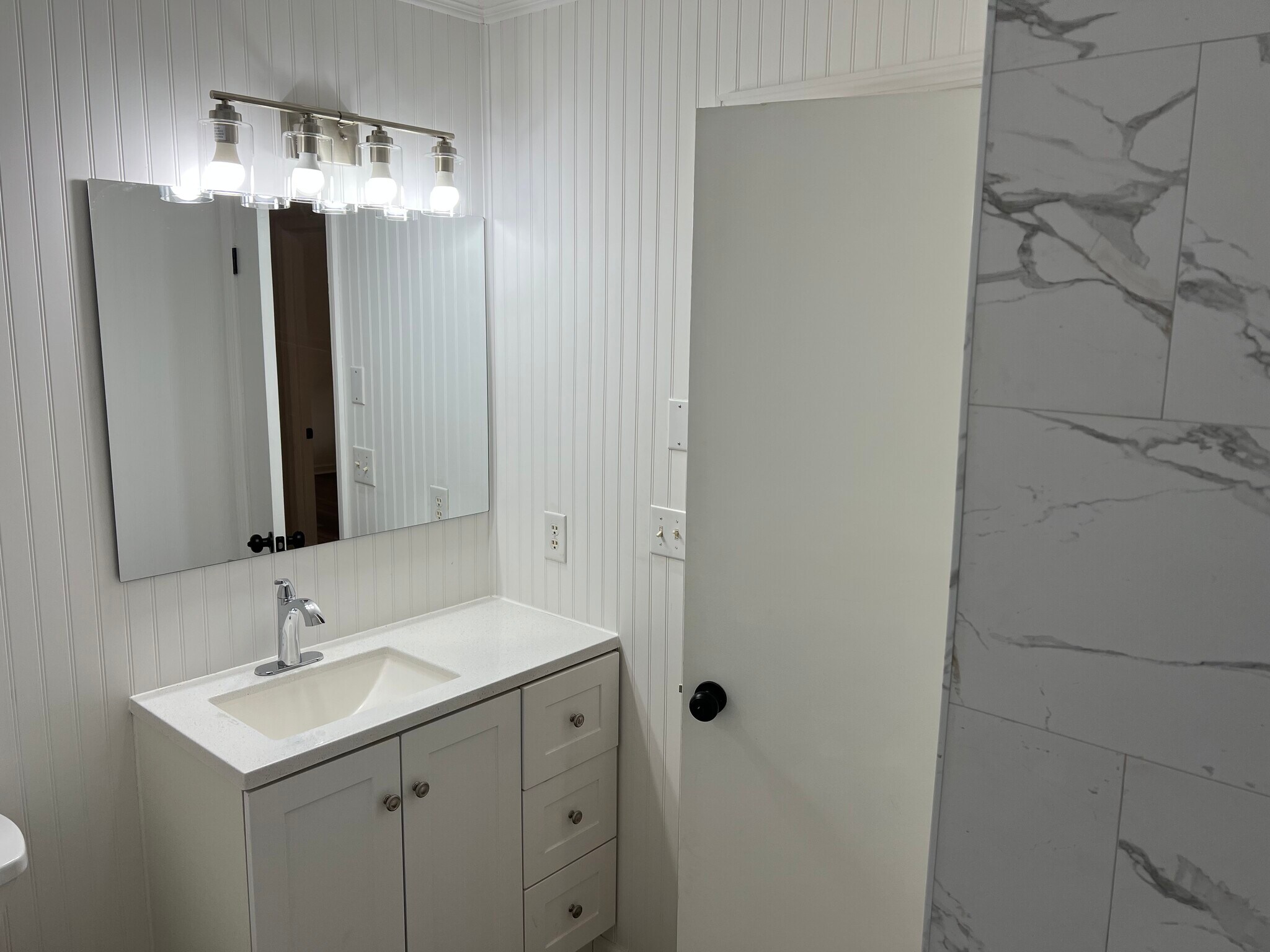 Hall bathroom - 54 Sam King Rd