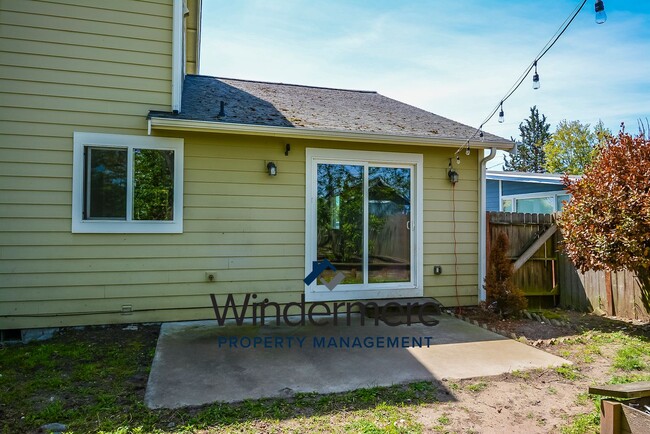 Building Photo - Modern 4 bed 2.5 Bath Home