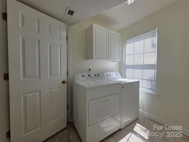 Building Photo - 7106 Spring Creek Ln