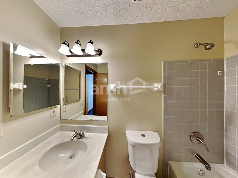 Building Photo - 12098 Mallard Pond Dr