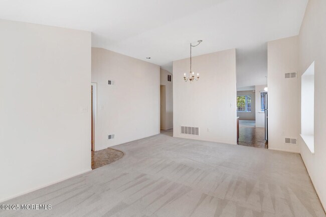 Building Photo - 405 Lexington Dr